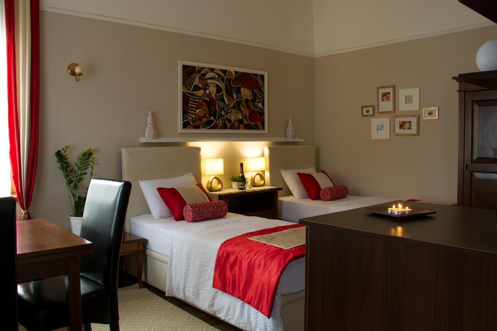 Hotel La Pergola&Prestige Panzió Kaposvár Zimmer foto