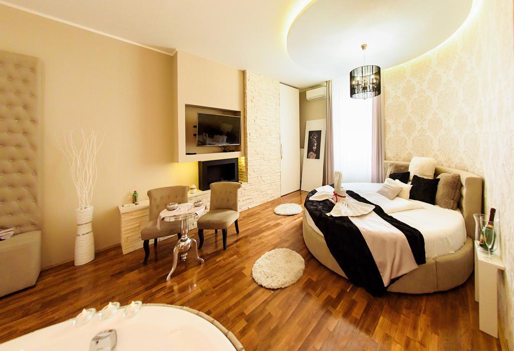Hotel La Pergola&Prestige Panzió Kaposvár Exterior foto