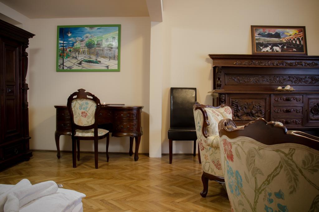 Hotel La Pergola&Prestige Panzió Kaposvár Exterior foto